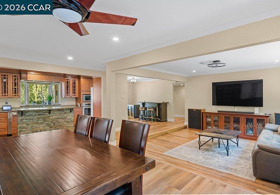1st image of 11 Mount Lee Pl
