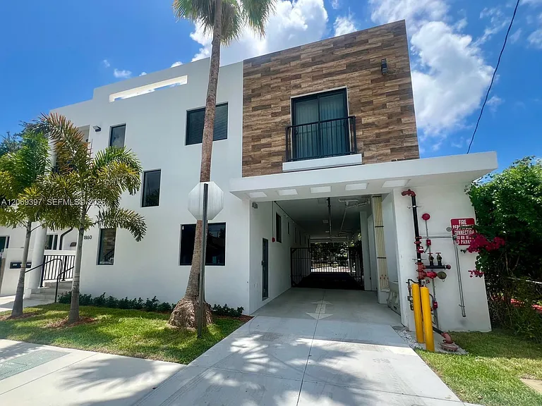 1860 NW 19th St #203 — Photo 1