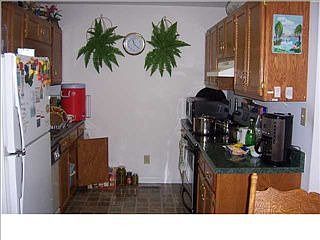 3rd image of 1560 Redwood Dr NE