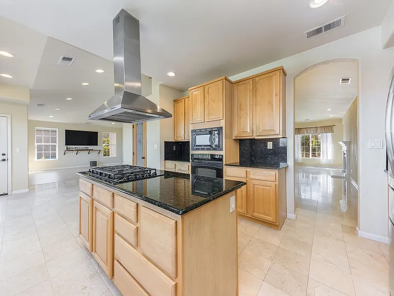 386 Goodwin Dr — Photo 11