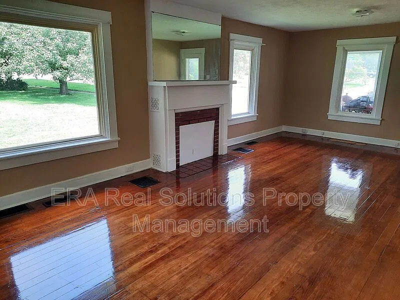 2 bed, 1.0 bath, $1,025 — Photo 3