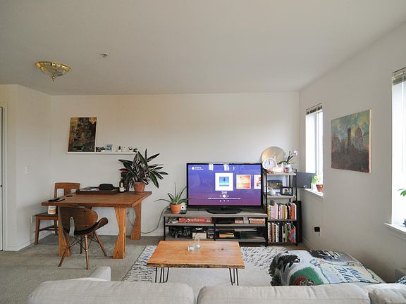 5th image of 520 Boylston Ave E APT 404