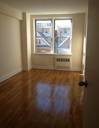 3rd image of 465 E 7th St APT 4P