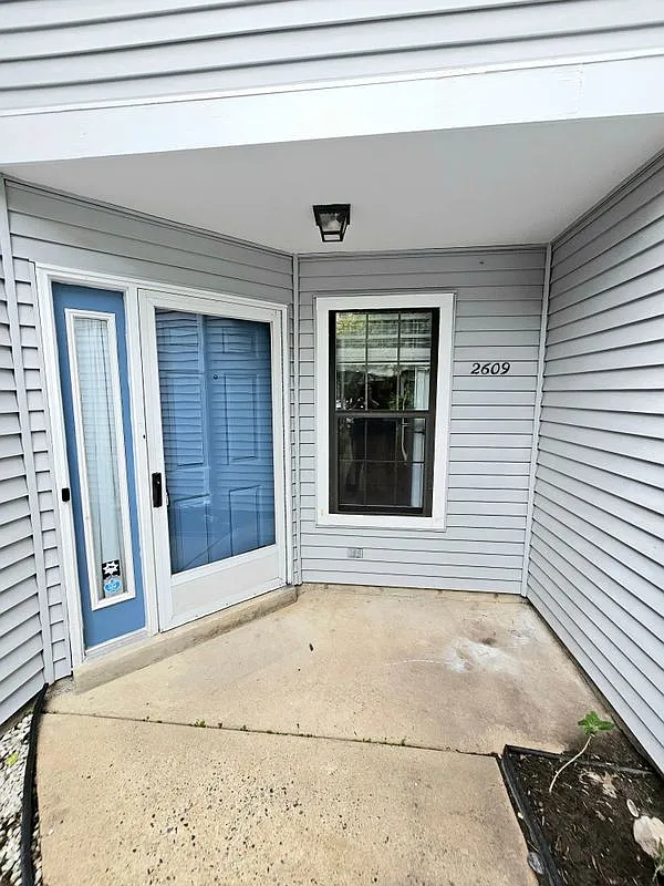 2 bed, 2.0 bath, 1055 sqft, $2,300 — Photo 2