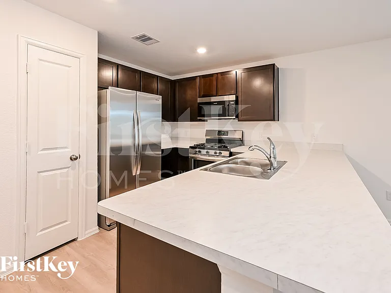 501 Maple Bend Ln — Photo 6