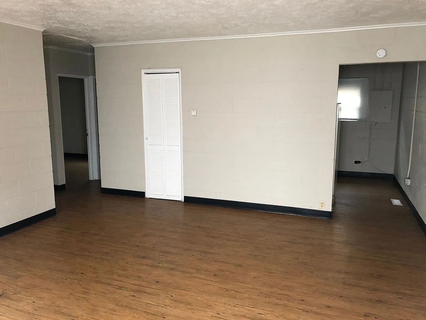 Spacious 2BR Apartment on Westside — Photo 3