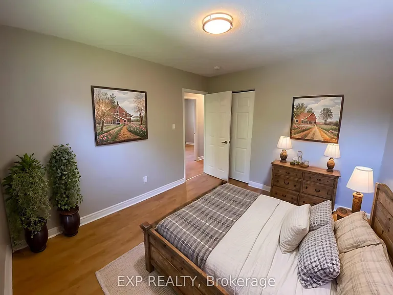 92 Leaside Dr #UPPER — Photo 9