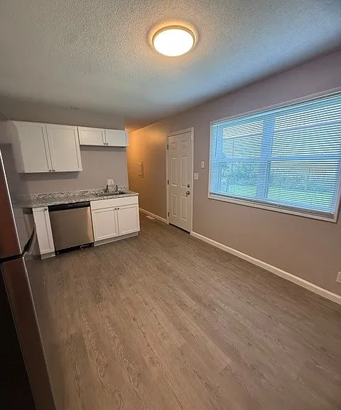 1602 Kings Way — Photo 5