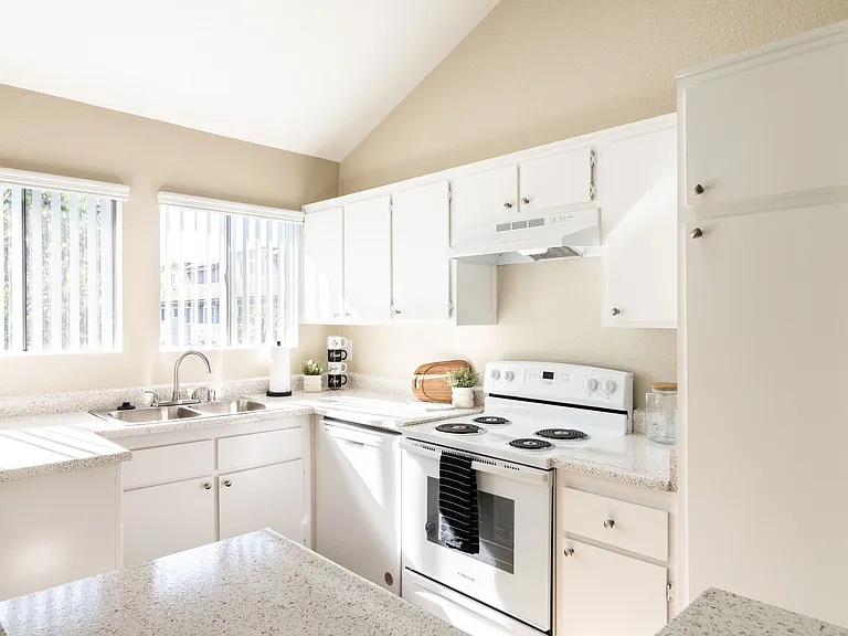 Emerald Ridge Apartments — Photo 30
