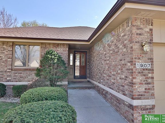 3rd image of 1907 Skyhawk Ave