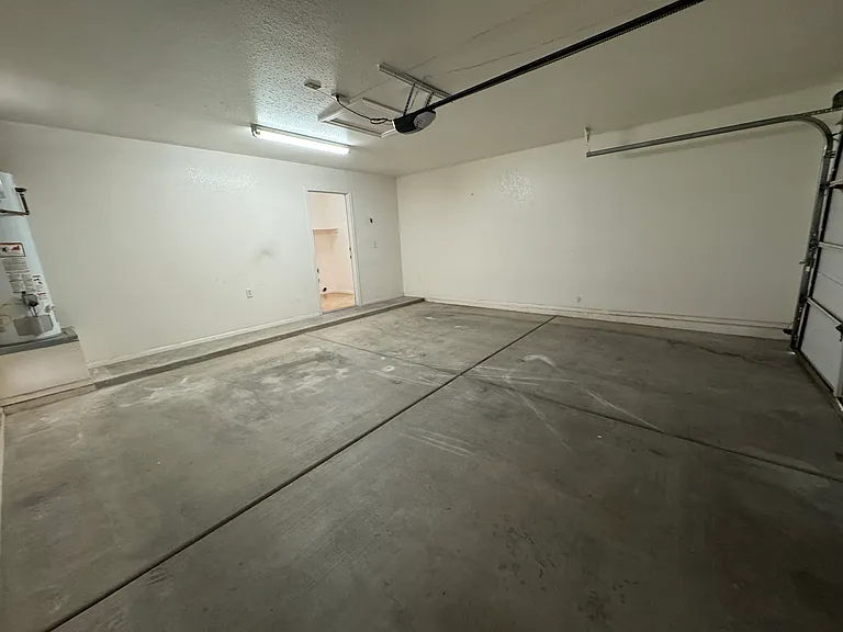 7815 S Wild Primrose Ave — Photo 35