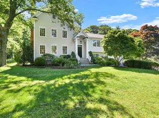 17 Coachlamp Ln, Greenwich, CT 06830