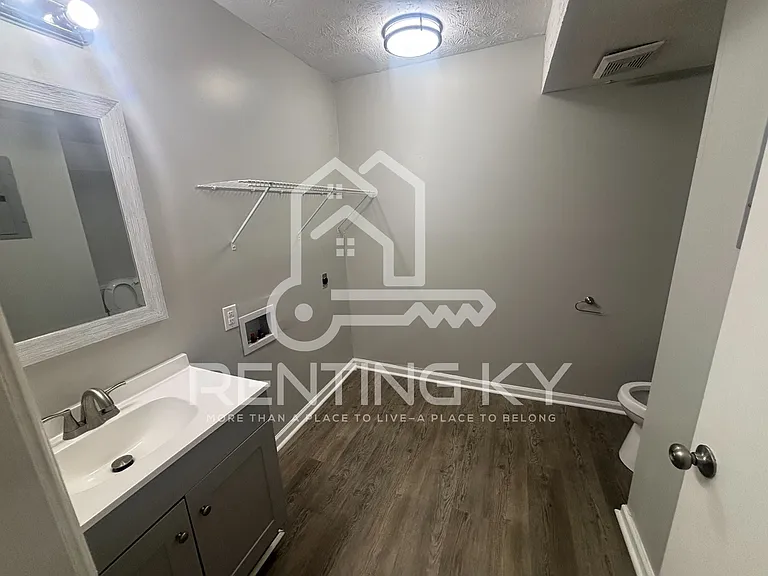 215 Peachtree Rd — Photo 6