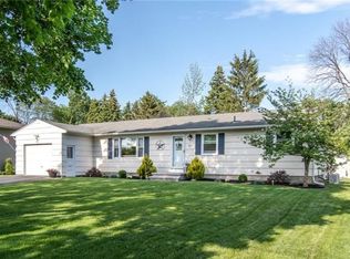 82 Ridgelea Ct, Rochester, NY 14615