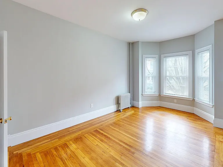 648 E 7th St #1 — Photo 6