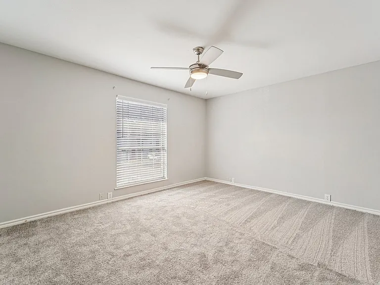 Ridley Apartments — Photo 23