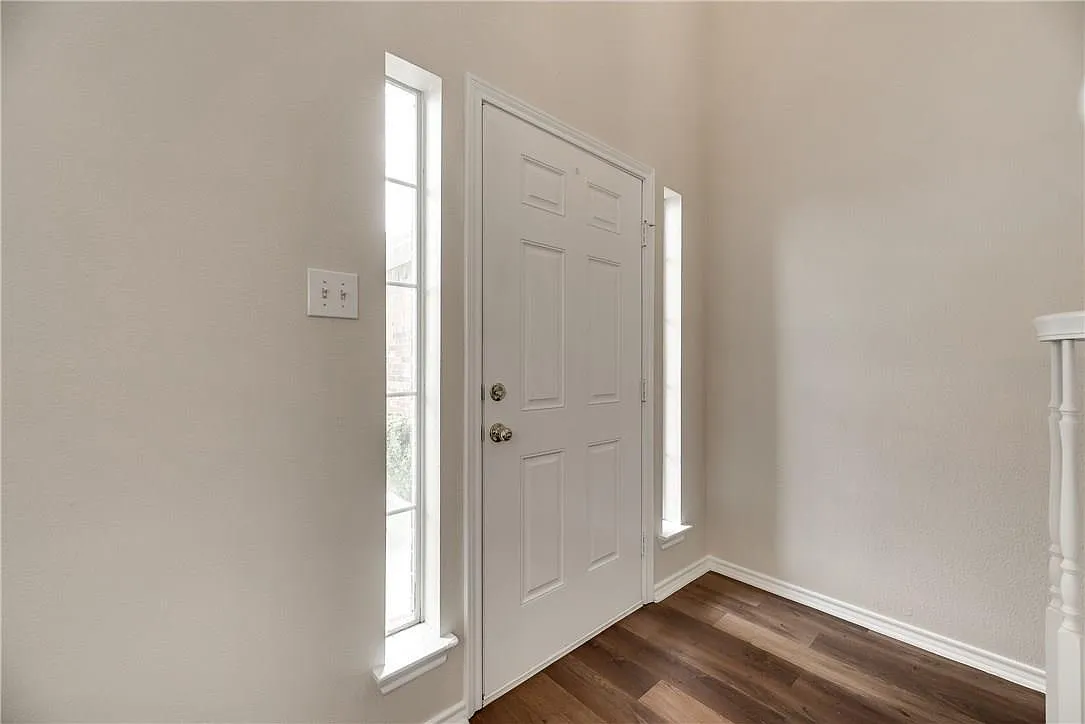 4 bed, 2.5 bath, 1894 sqft, $2,490 — Photo 4