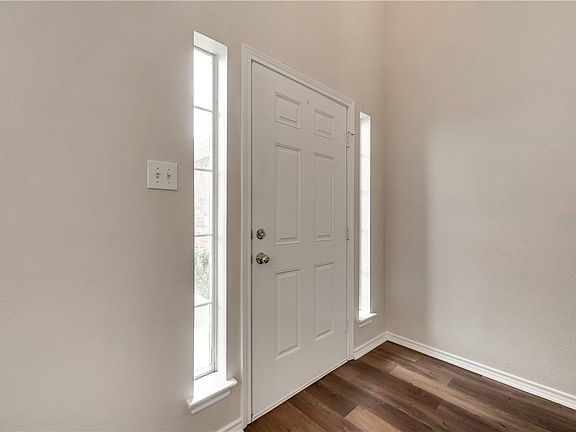 4th image of 2609 Creekbend Dr