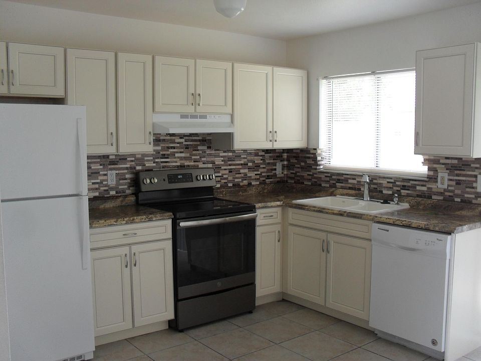 1st image of 354 SW Belmont Cir