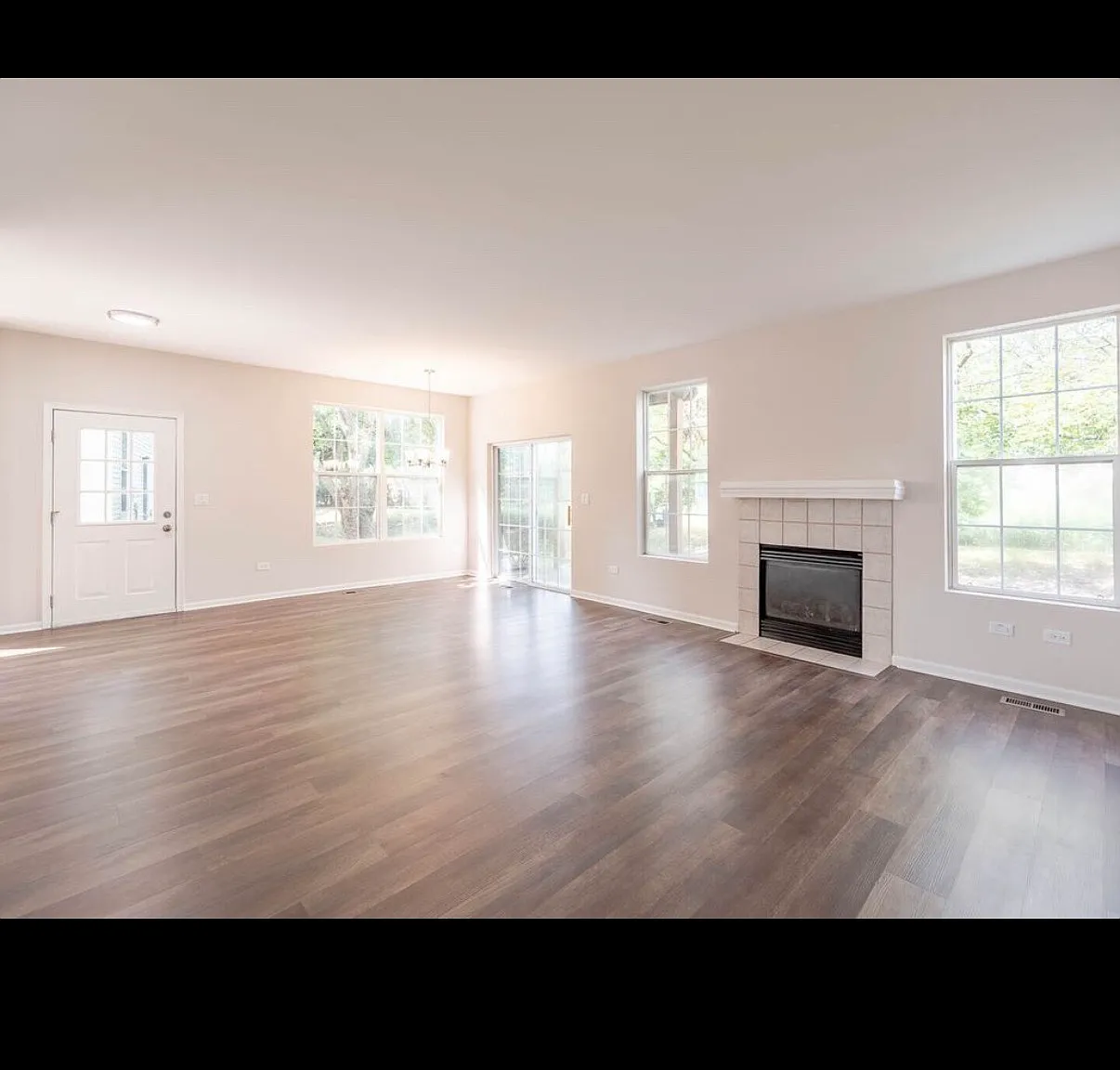 2 bed, 1233 sqft, $2,500 — Photo 2