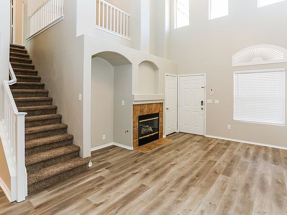 5th image of 8149 Finch Feather St