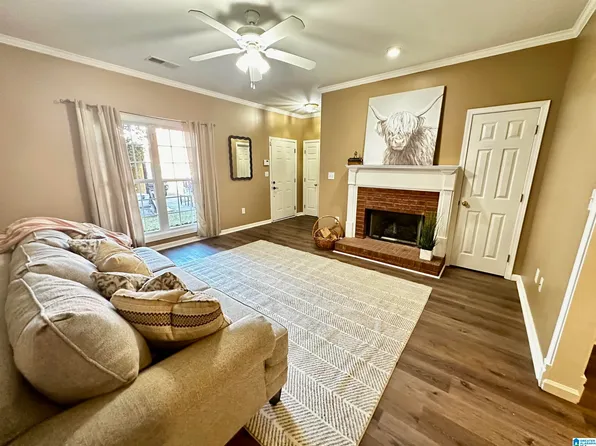 405 Cambrian Ridge Dr, Pelham, AL 35124