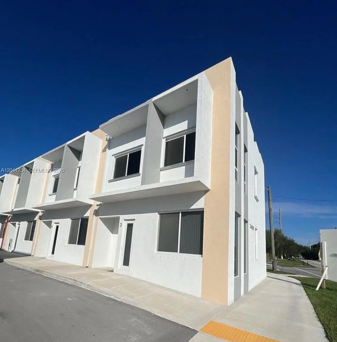 3 bed, 2.5 bath, 1584 sqft, $2,799 — Photo 3