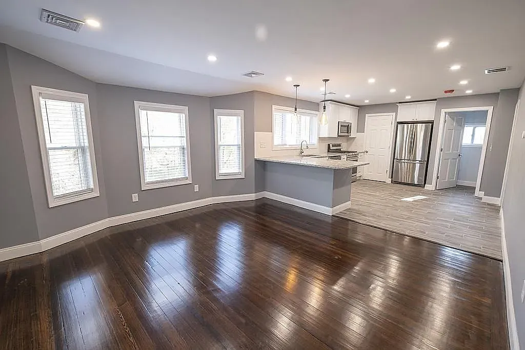 3 bed, 1300 sqft, $3,200 — Photo 1