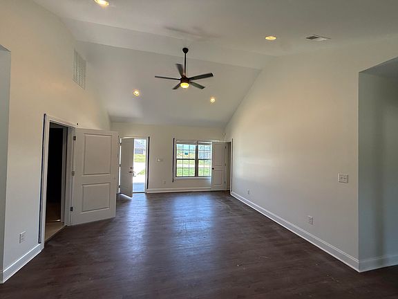 5th image of 302 Cinchpost Cir