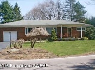 349 Upper Demunds Rd, Dallas, PA 18612