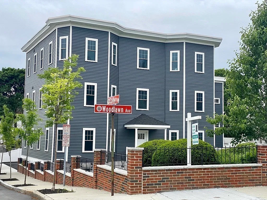 3 bed, 1285 sqft, $3,300 — Photo 1