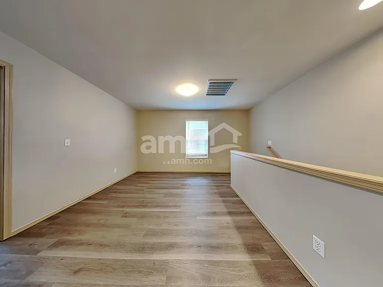 9523 187th St E — Photo 11