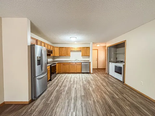 1627 Gunston Dr APT D, New Richmond, WI 54017