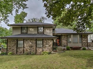 200 SW Sandstone Dr, Blue Springs, MO 64014