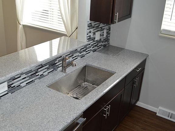 Granite countertops with Glass Backsplash!
