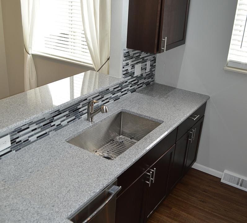 Granite countertops with Glass Backsplash!