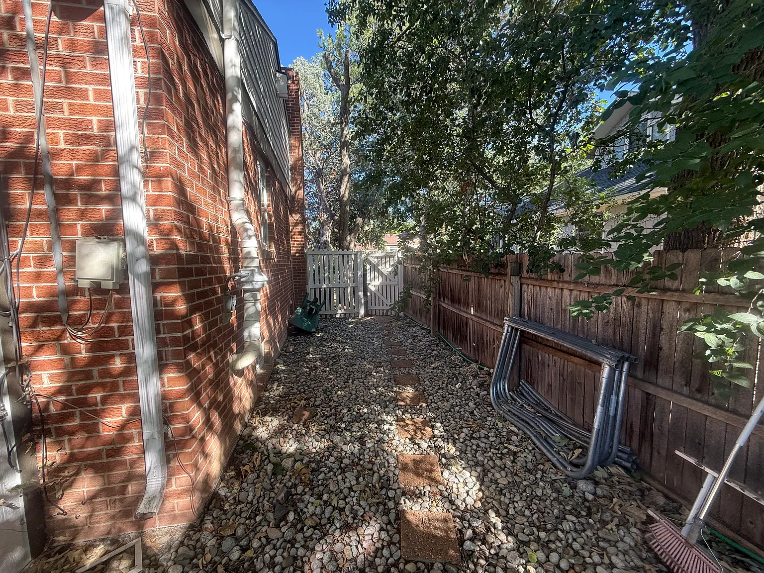 3 bed, 1984 sqft, $3,300 — Photo 2