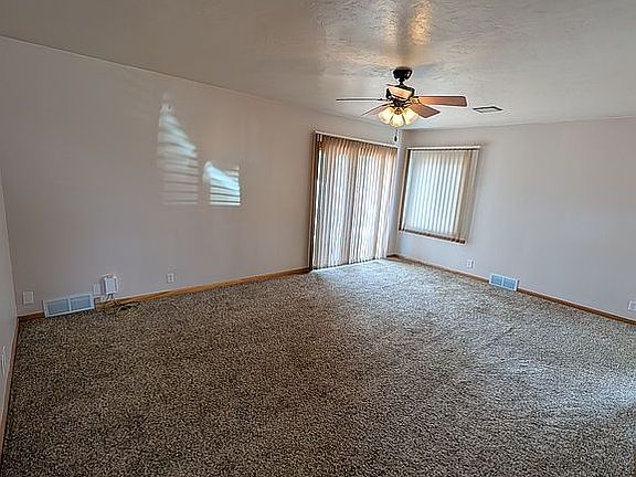4th image of 1386 Midland St