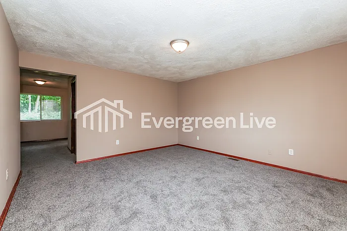 1101 Rossiter Dr — Photo 3
