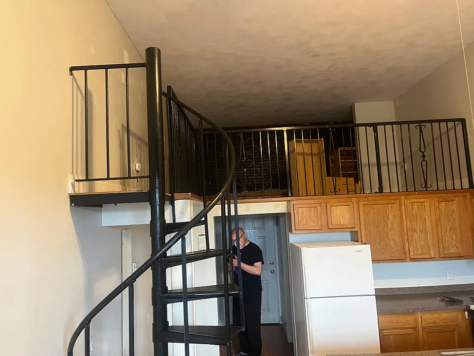 44 Main St #4