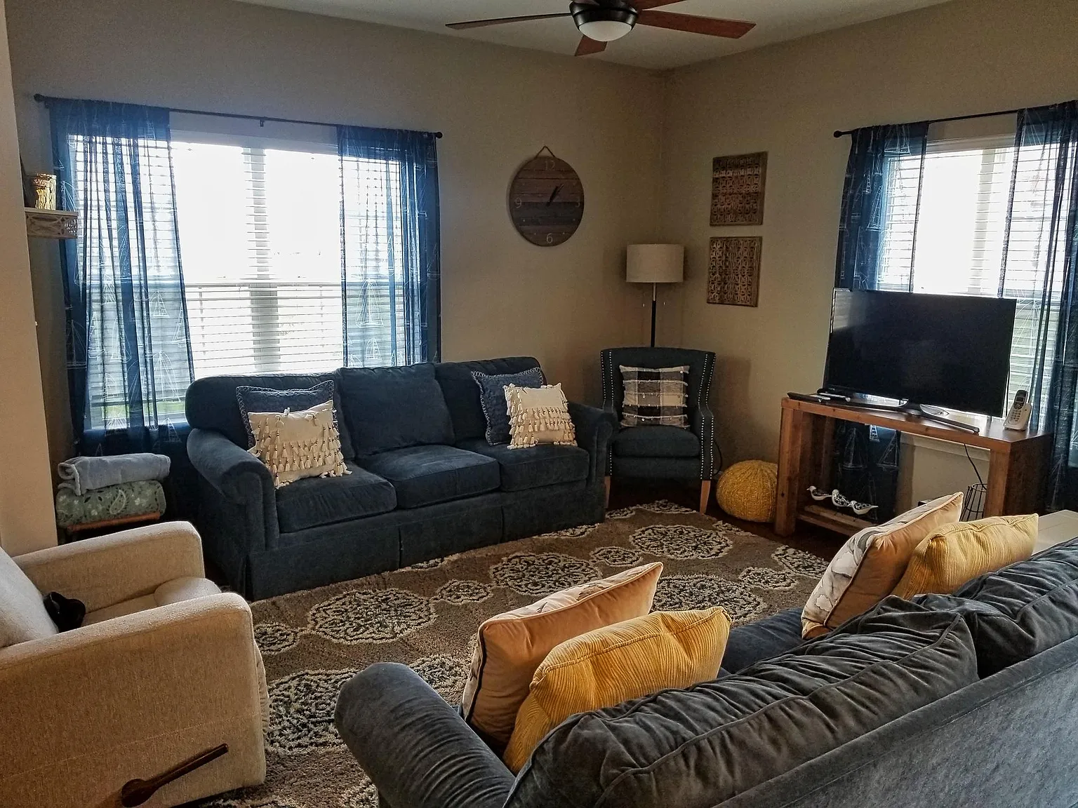 3 bed, 2.5 bath, 1800 sqft, $2,600 — Photo 3