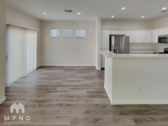 5th image of 924 Shades End Ave