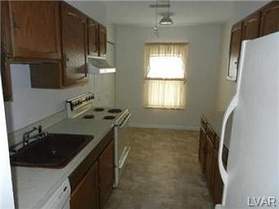 4th image of 9 Lexington Ct