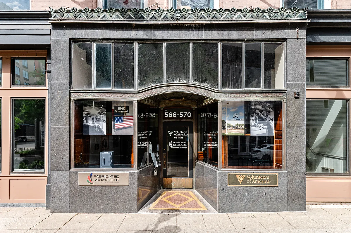 Building Photo - 566 S 4th St #411
