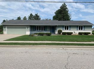 400 Grove St, Lomira, WI 53048