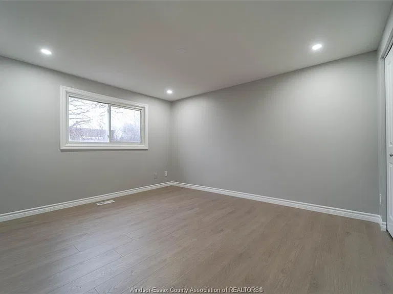 5414 Lassaline Ave — Photo 10