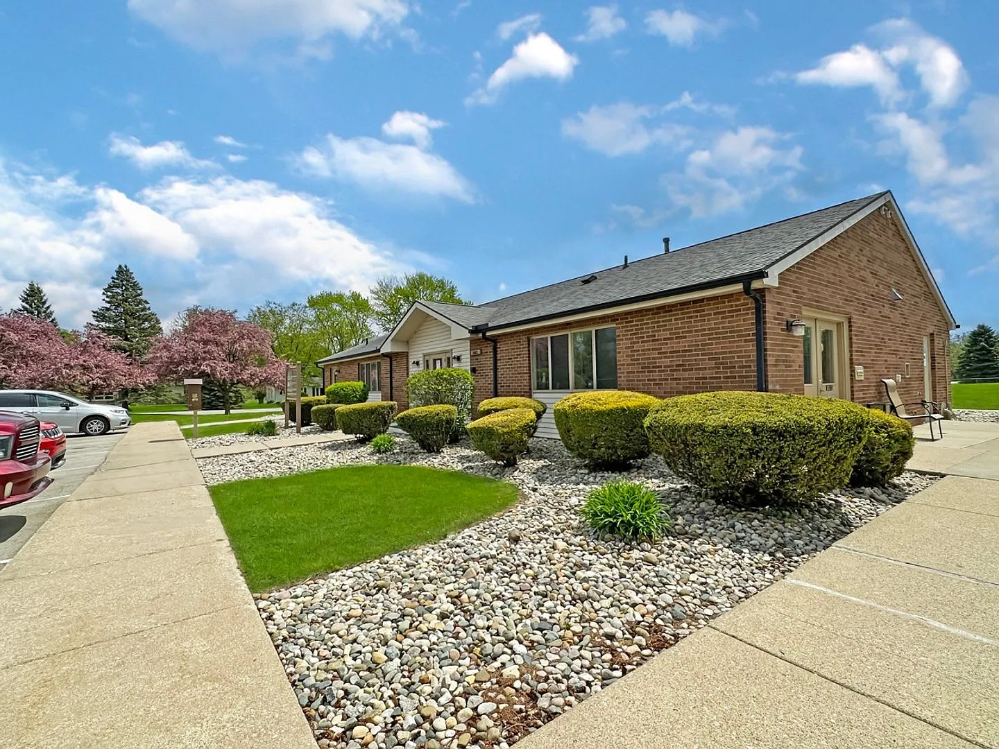 Adrian College Less than 2 miles away Sand Creek 1 Bedroom Rent $999/month — Photo 3