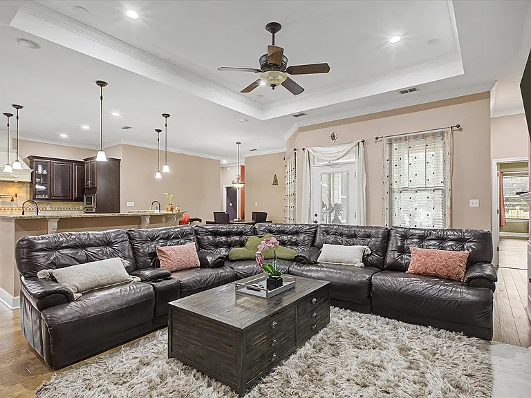 3078 Dickinson Dr — Photo 40
