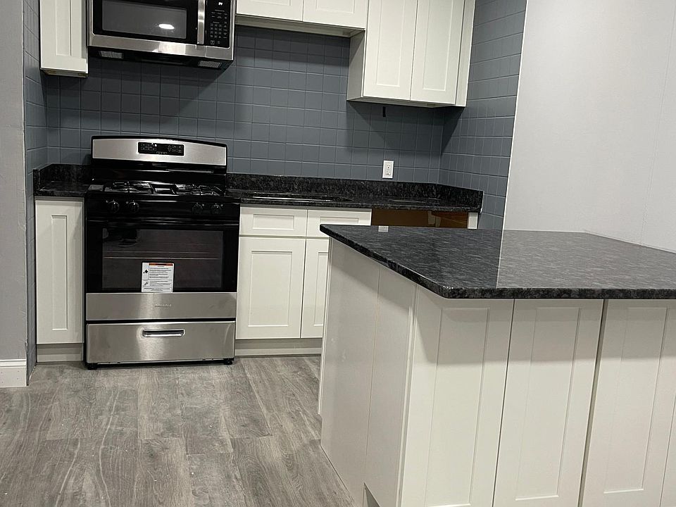 2nd image of 400 Main St #8