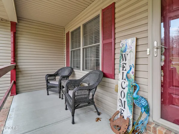 17 Dickens Ln, Crossville, TN 38558